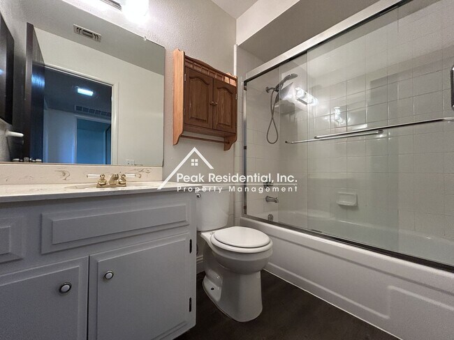 Building Photo - Orangevale 2bd/1ba Duplex with Garage