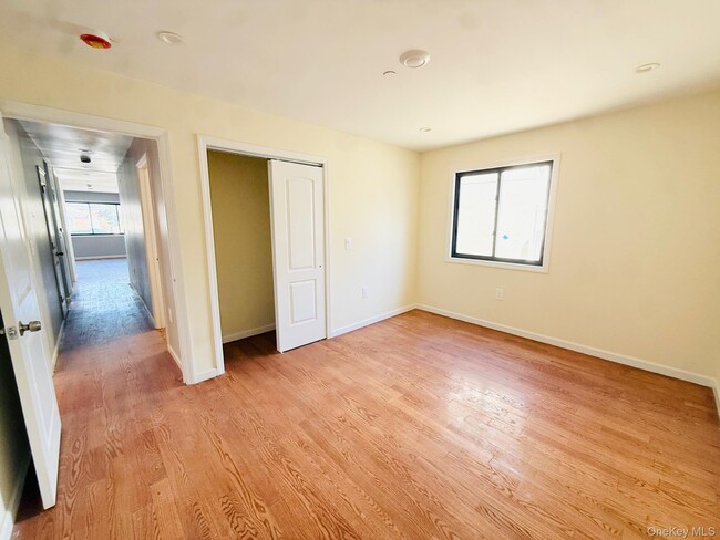 Building Photo - 139-18 Lakewood Ave