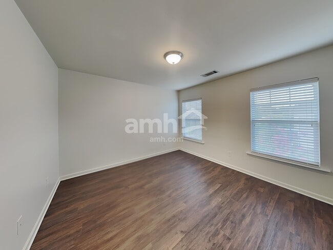 Building Photo - 4059 Houldsworth Dr