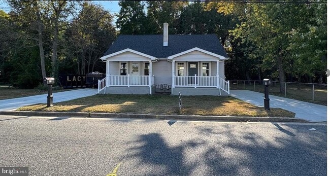 Primary Photo - 82 6th Ave