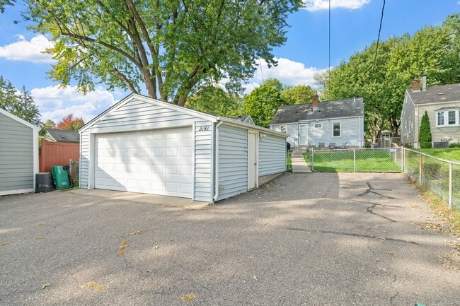 Building Photo - 3141 Idaho Ave S