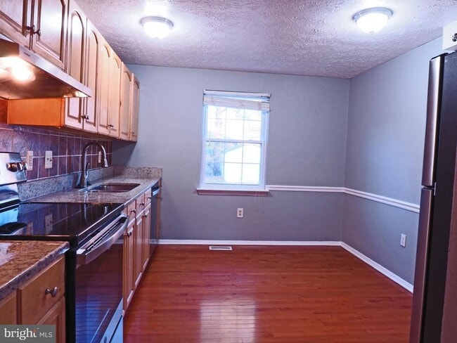 Building Photo - 12500 Sturdee Dr