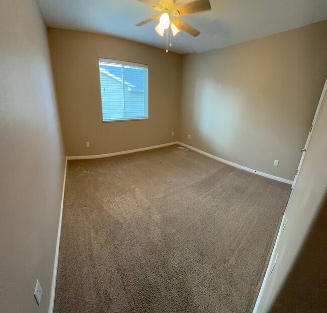 Building Photo - 2437 Brandon Dr