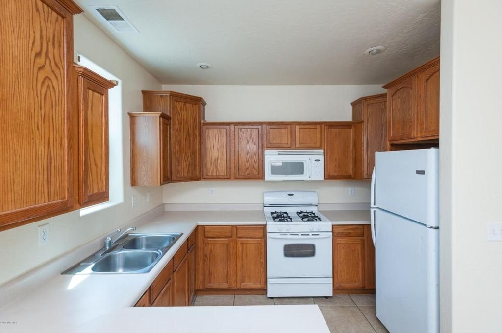 Building Photo - 1379 E Scarlet Dr