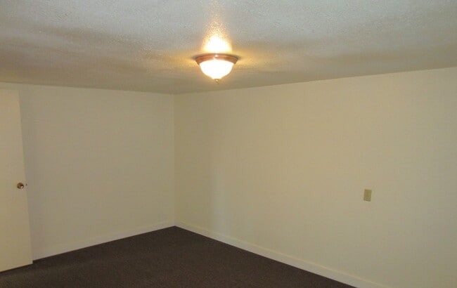 Building Photo - 912 N 1st St