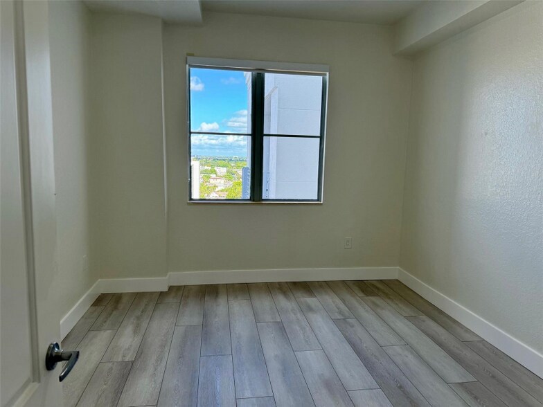 Building Photo - 1830 Radius Dr