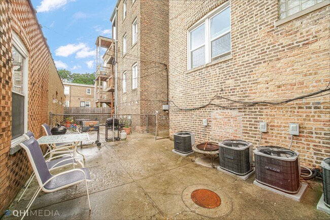 Building Photo - 6144 N Washtenaw Ave