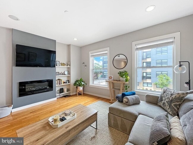 Building Photo - 1367 Florida Ave NE