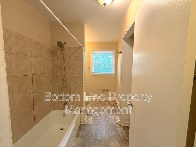 Building Photo - 3432 Sargeant Dr