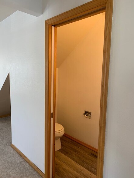 Downstairs Half Bath - 414 W Babcock St, Unit 1