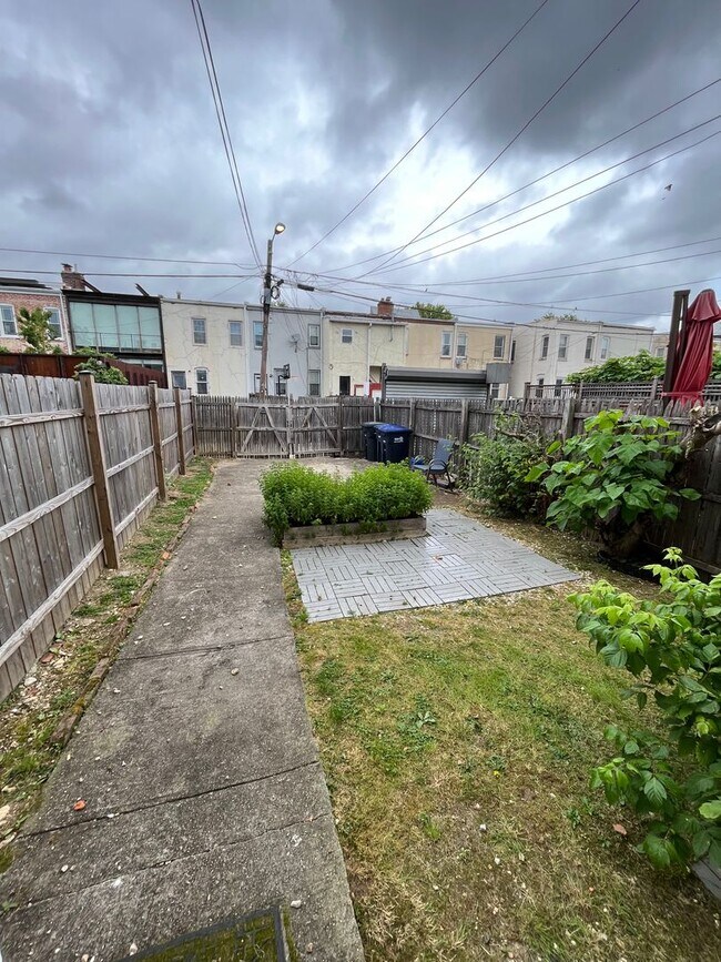 Building Photo - 211 Bates St NW