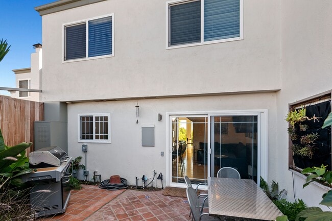 Building Photo - 6240 Tapia Dr