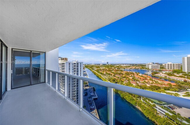 Building Photo - 20515 E Country Club Dr