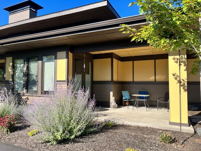 Building Photo - Stunning Prairie style 2bd/2bath + office in ClearPine!