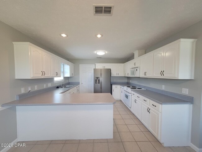 Building Photo - 2406 Maple Ct