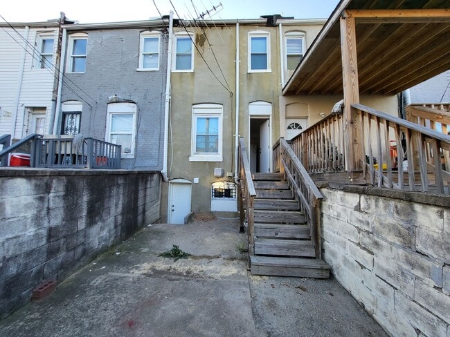 Building Photo - 3Br/1Ba Townhouse