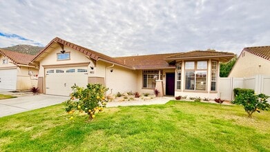 Building Photo - Lovely Single-Story Home in the Friendly and Desirable Lake Rancho Viejo Community of Fallbrook!