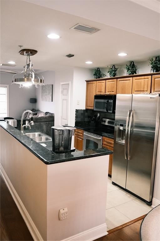 Building Photo - 5238 W Kennedy Blvd