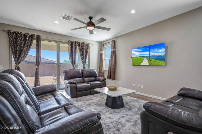 Building Photo - 11049 W Hadley St