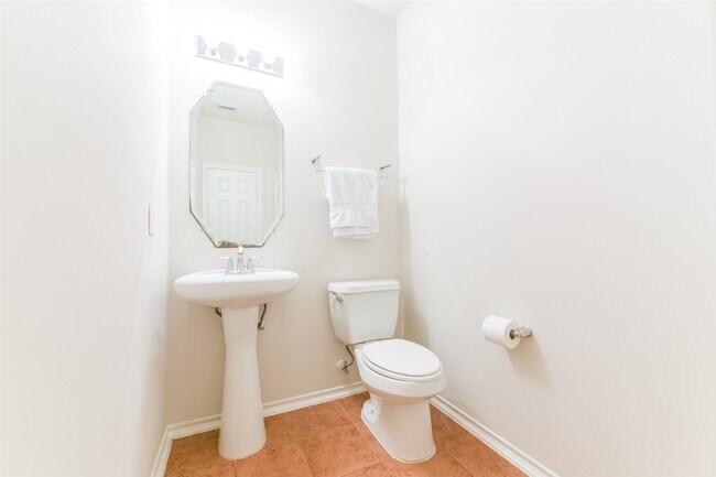 Building Photo - 5418 Lilac Grove Ln