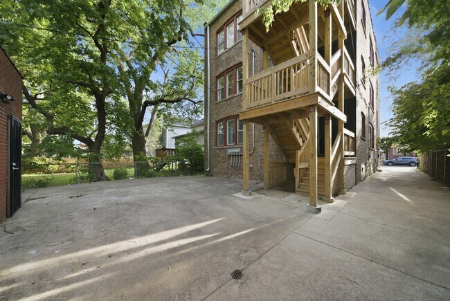 Building Photo - 7435 S Euclid Ave