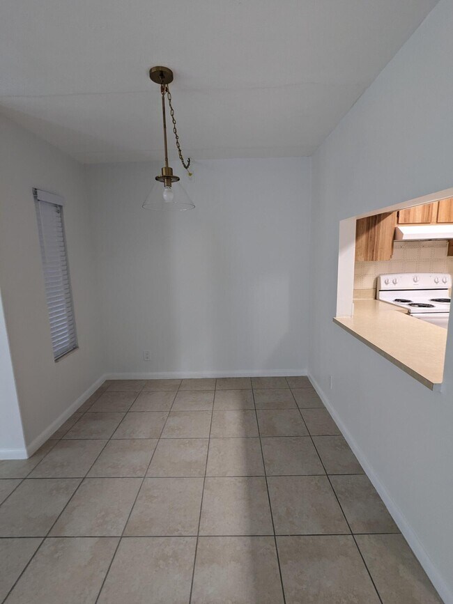Building Photo - 711 Sunny Pine Way