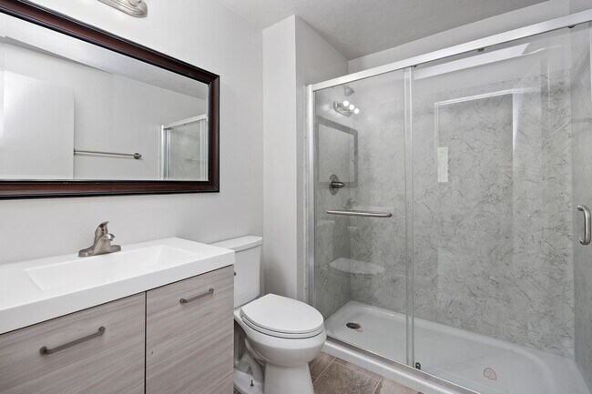 Building Photo - 3 bed, 2 bath