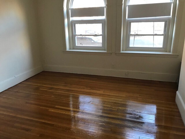 Building Photo - 1495 Beacon St