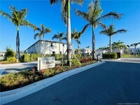 Building Photo - 3913 SE Mentmore Ln