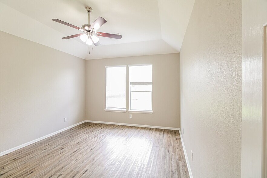 Building Photo - 11305 Shoal Creek Dr