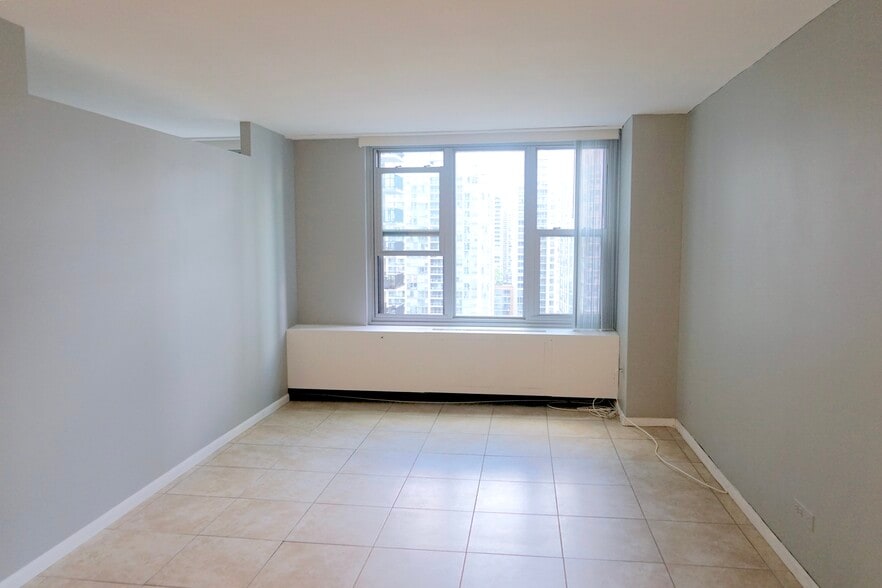 Building Photo - 400 E Randolph St