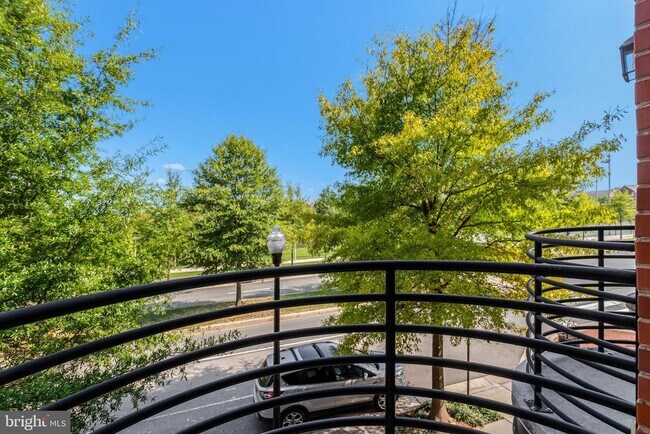 Building Photo - 2004 Potomac Ave