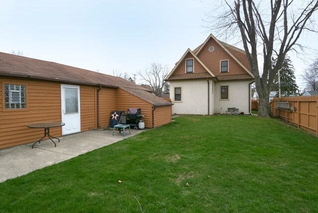 Building Photo - 512 W Wing St