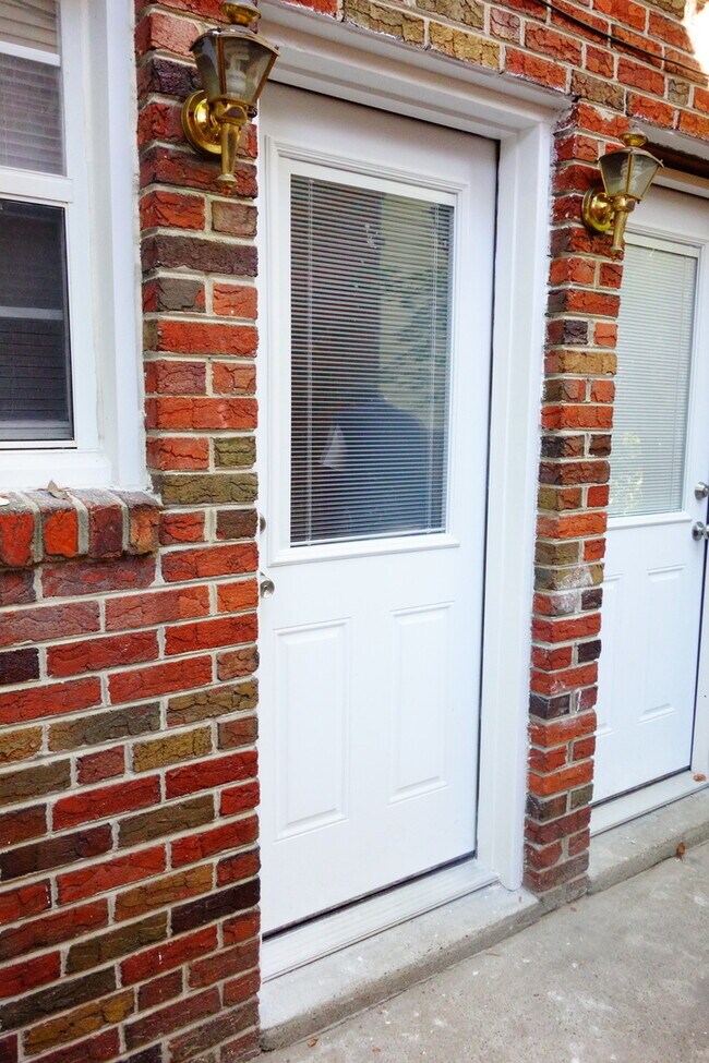 Building Photo - 8007 Garland Ave