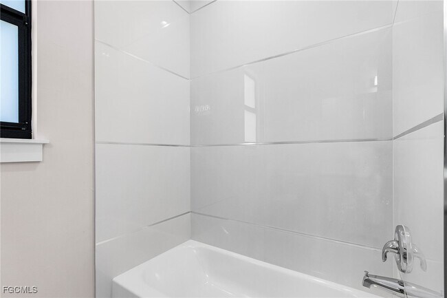 Building Photo - 1332 Desoto Blvd N