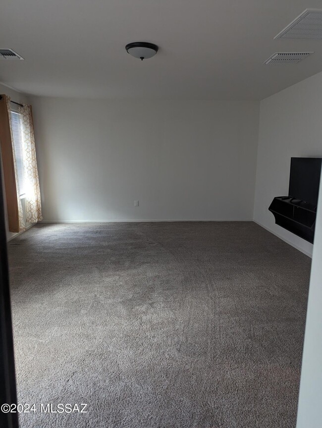 Building Photo - 7561 Kinnison Wash Lp