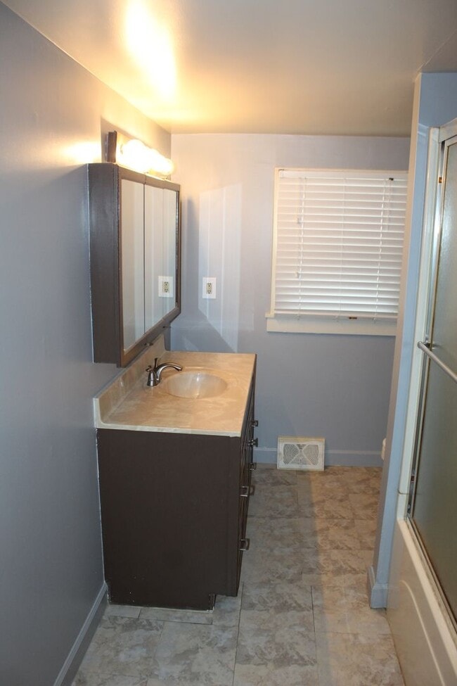 Building Photo - Available Now! Swartz Creek Schools!