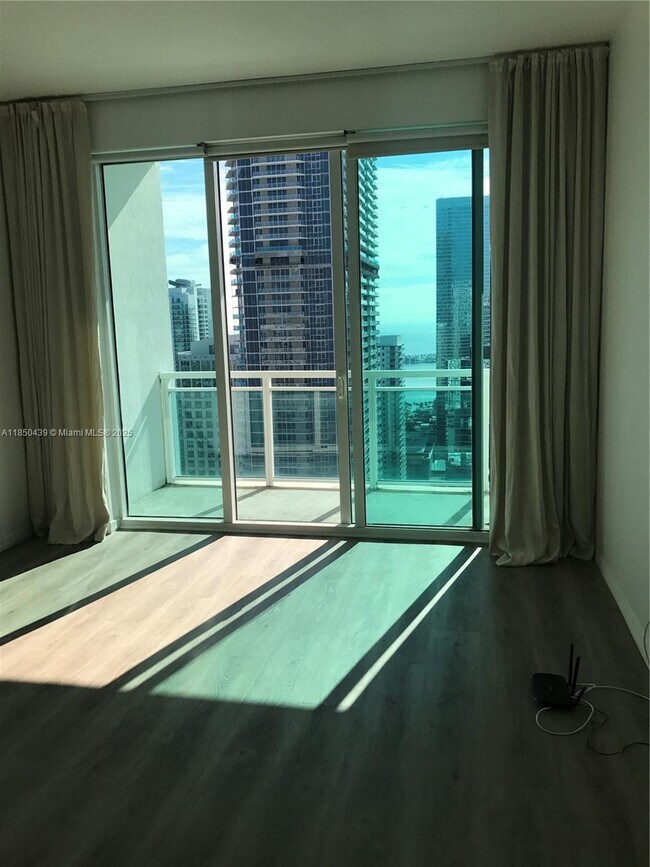 Building Photo - 950 Brickell Bay Dr