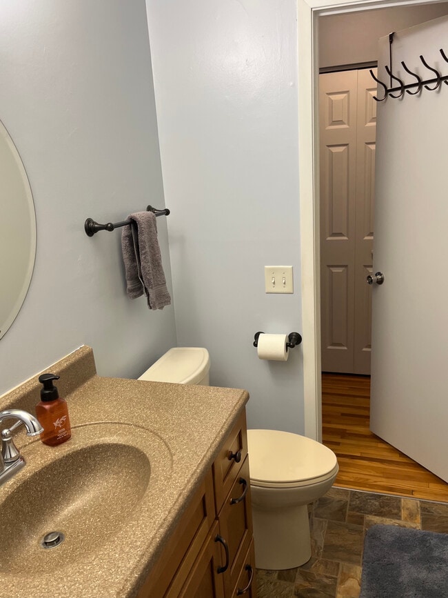 Building Photo - 429 W Eagle Lake Dr