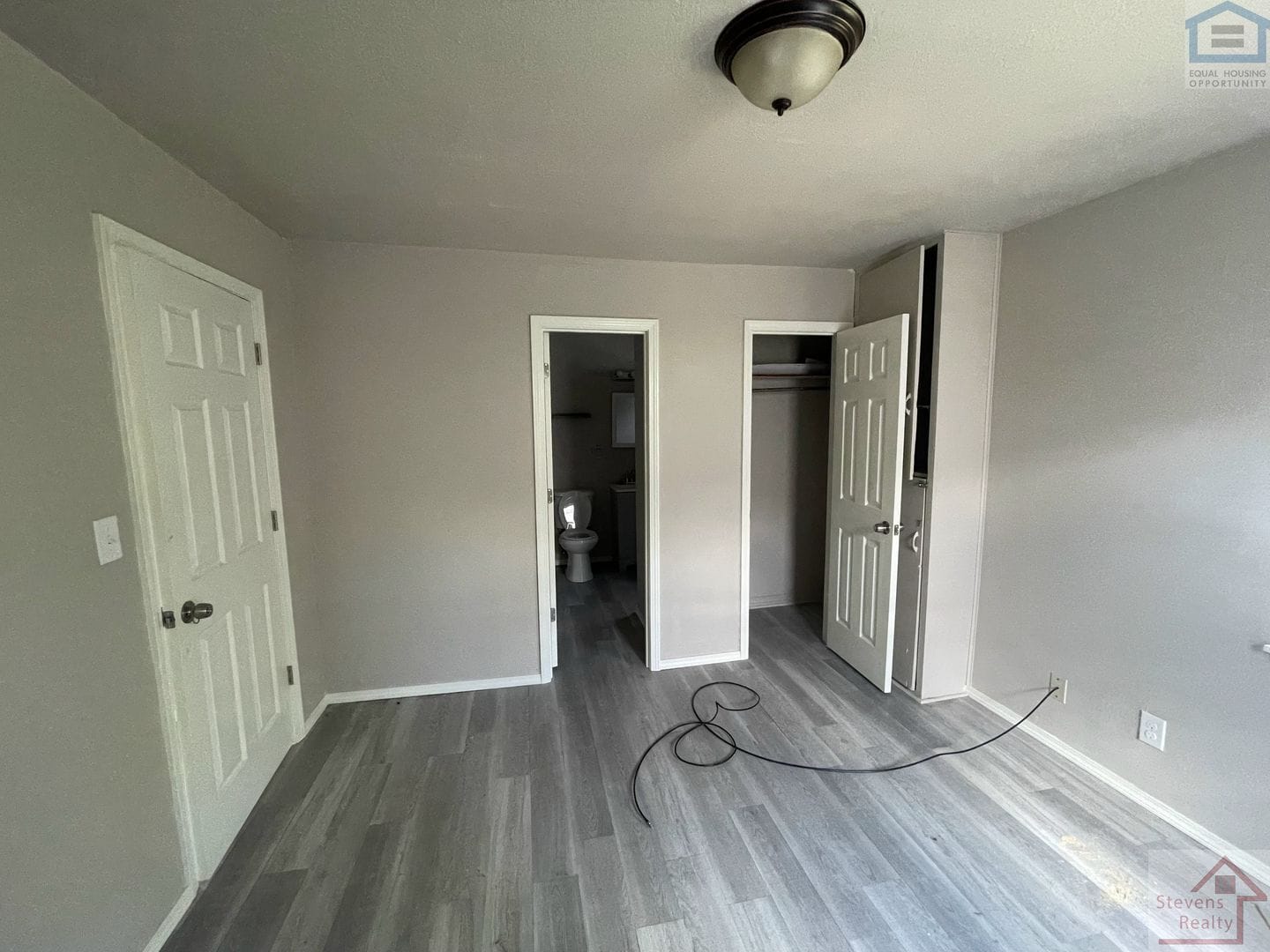 Building Photo - 1315 SW E Ave