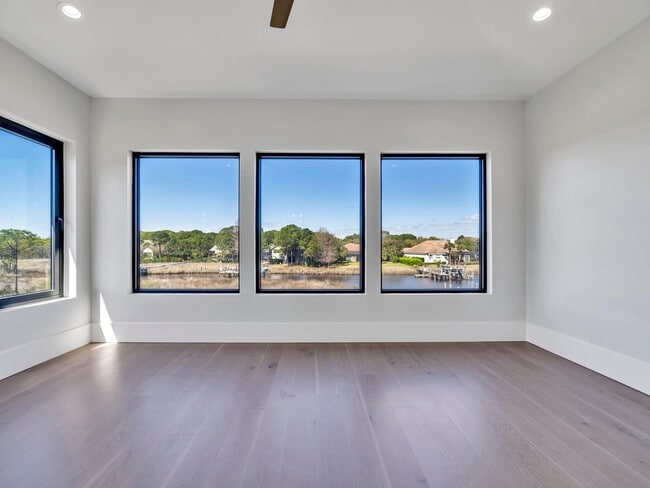 Building Photo - 330 Kelly Plantation Dr