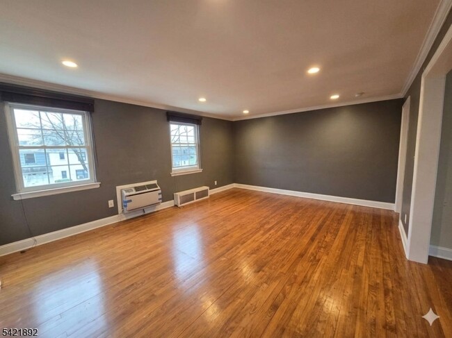 Building Photo - 112 Darwin Ave