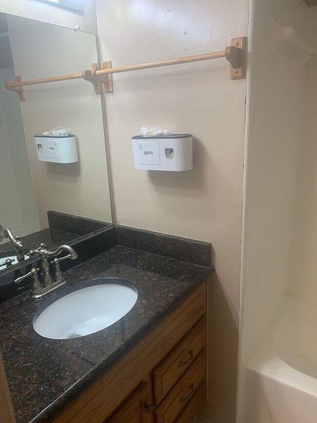 Building Photo - Somerset West Campus - 3BD/2BA - Reserved Parking - W/D - Shuttle Stop - $2200