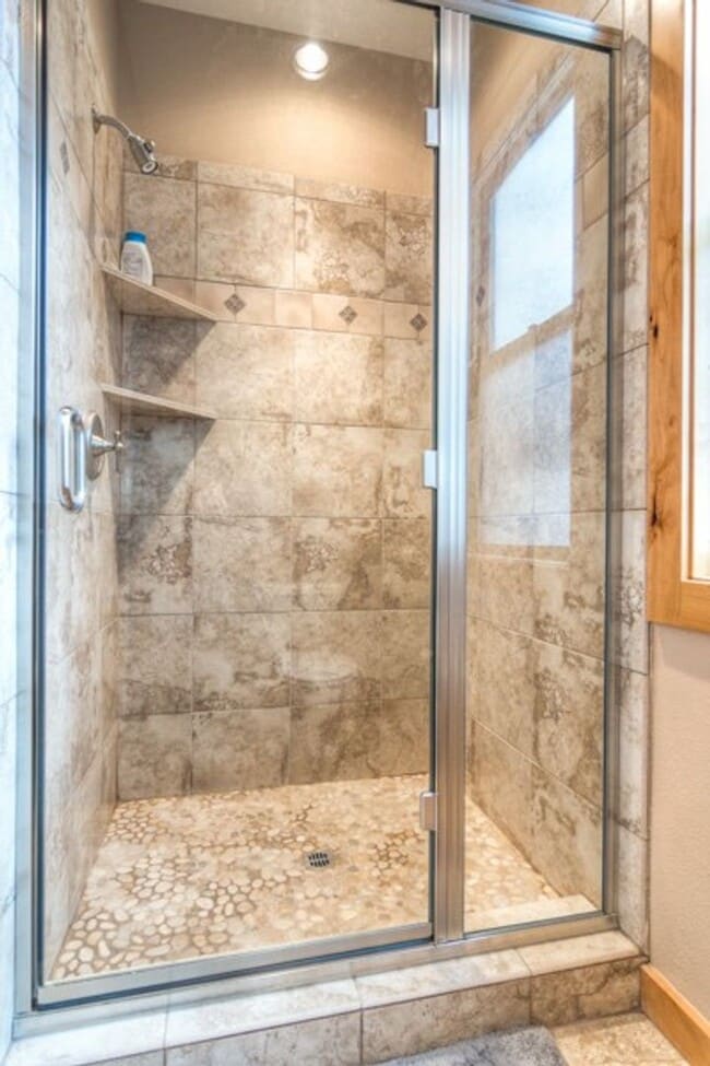 Building Photo - Award-winning, custom-built home in the highly-desired Cascade View Estates