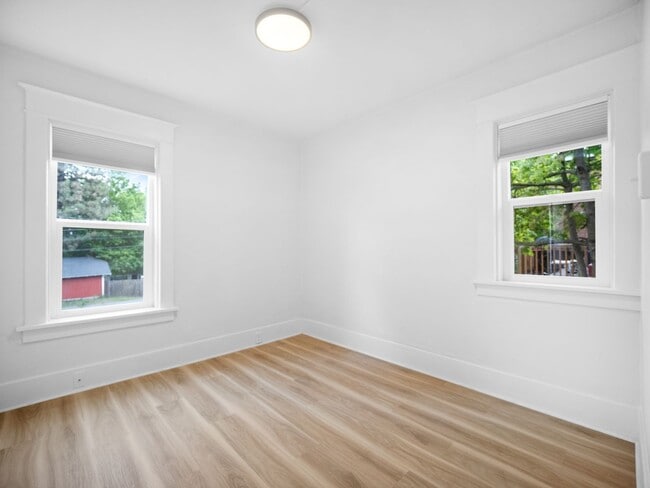 Building Photo - 1618 W 8th Ave