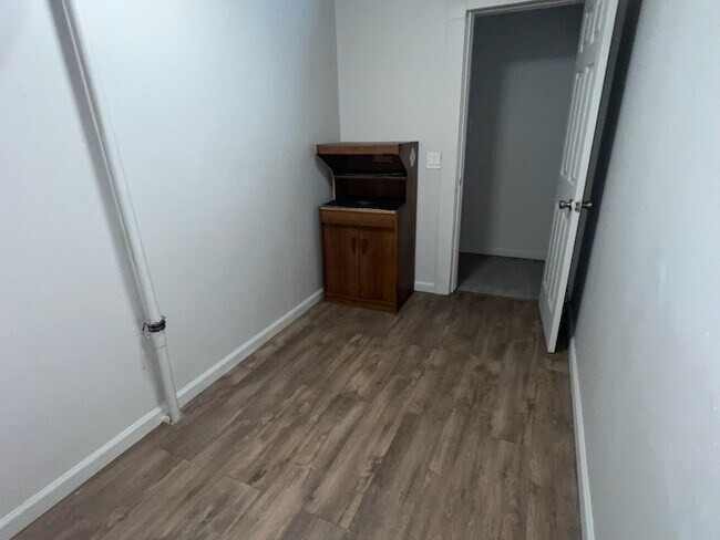 Building Photo - 1108 Butternut St