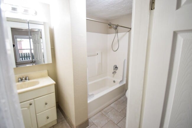 Building Photo - Beautiful 4 Bed 2 Bath Home in NE Portland!