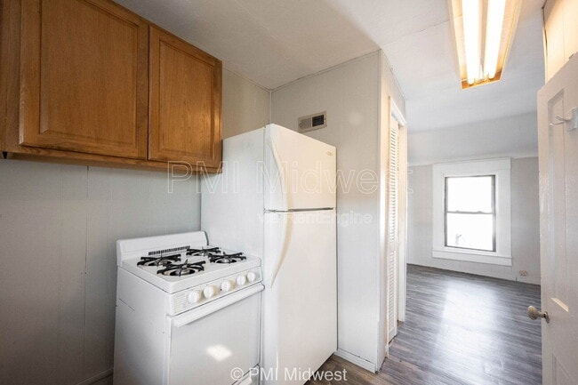 Building Photo - 918 S Bell St