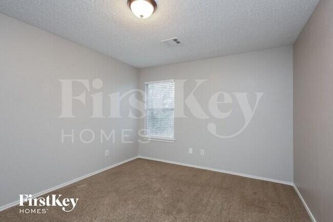 Building Photo - 513 Branch Ln