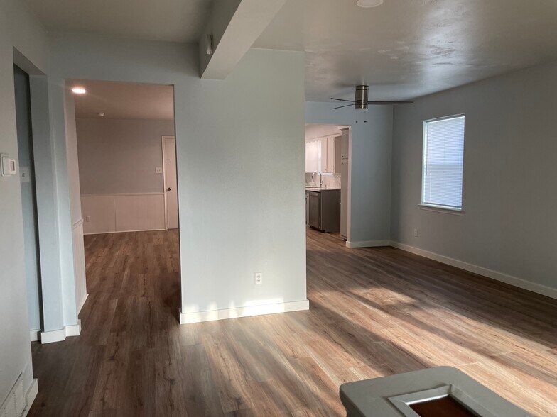 Building Photo - 9655 Lanward Dr